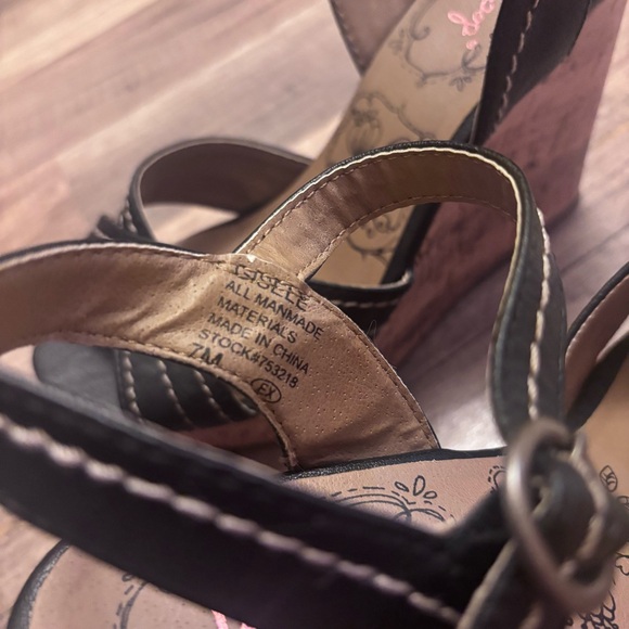 Jellypop Black Crisscross Sandals - Picture 6 of 6